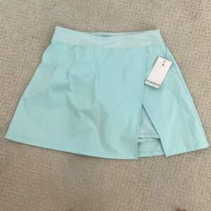Kinesis active skort. NEW. Medium.